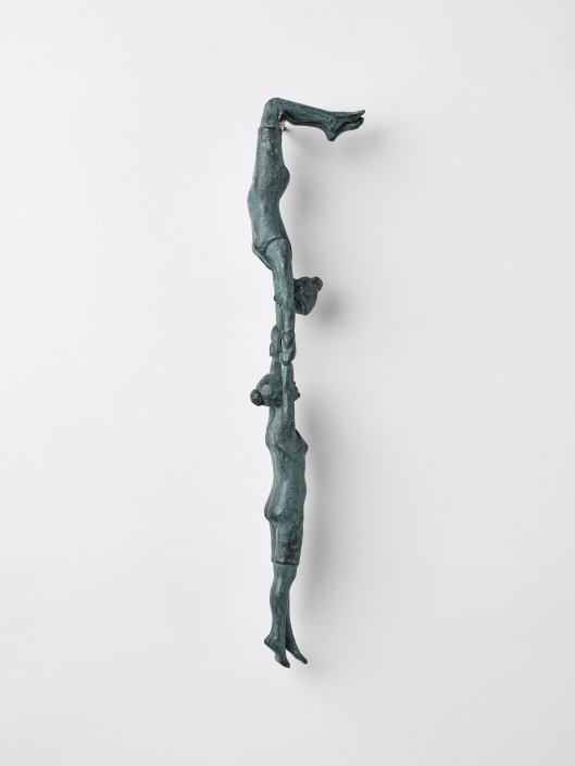 Galerie Alex F. Eva Larsson Don´t be afraid II, 5,5 cm x 5,5 cm x 18 cm Bronze 2